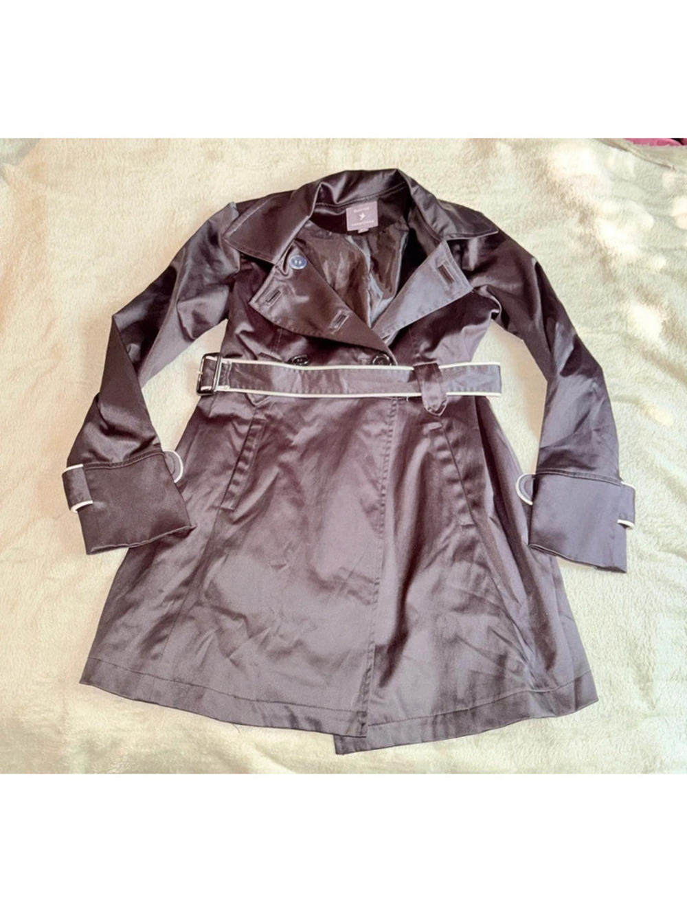Y2K 2000’s Forever 21 Black and White detailed Trench Coat